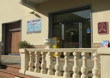 Il Belvedere - Corigliano Calabro (CS) - Pesce buono così non si era mai visto!! - Specialità marinare: un approvvigionamento costante di pesce fresco permette di preparare piatti prelibati. Vini pregiati, pesce fresco, antipasti vari e sfiziosi, cucina casereccia e piatti caratteristici completeranno il piacere di scoprire la nostra terra